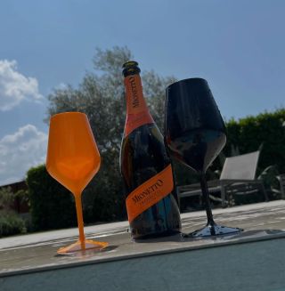 I Vám dodáme krásné sklenice. Jsme tu pro Váš klid, pohodu a hlavně Vaše bezpečí. Jsme výrobci a 20let dodáváme sklenice...