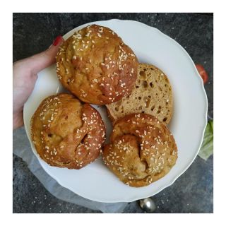 Recept na rychlé domácí bulky ❤️ Na 4 menší bulky budete potřebovat: 1 řecký jogurt - 140g (můžete použít i tvaroh nebo...