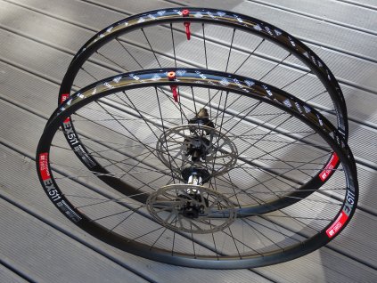 MTB 29 kola: náboje DT Swiss 350, ráfky DT Swiss EX 511