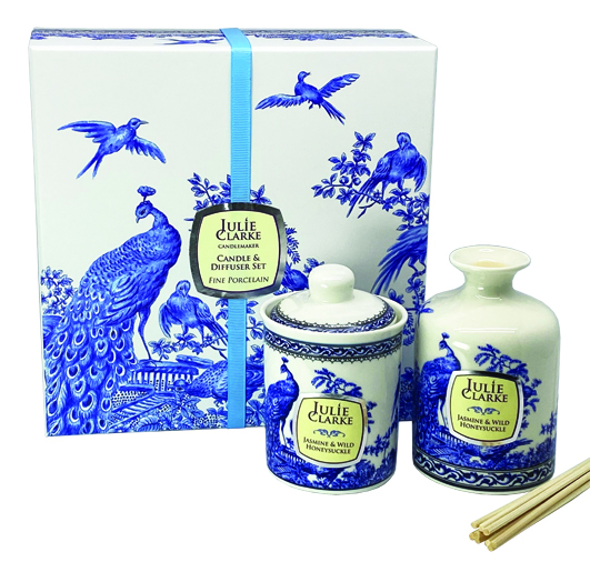 Levně Julie Clarke Candlemaker Svíčka 150 g a Difuser 150 ml Set Julie Clarke vůně: Jasmín a Zimolez