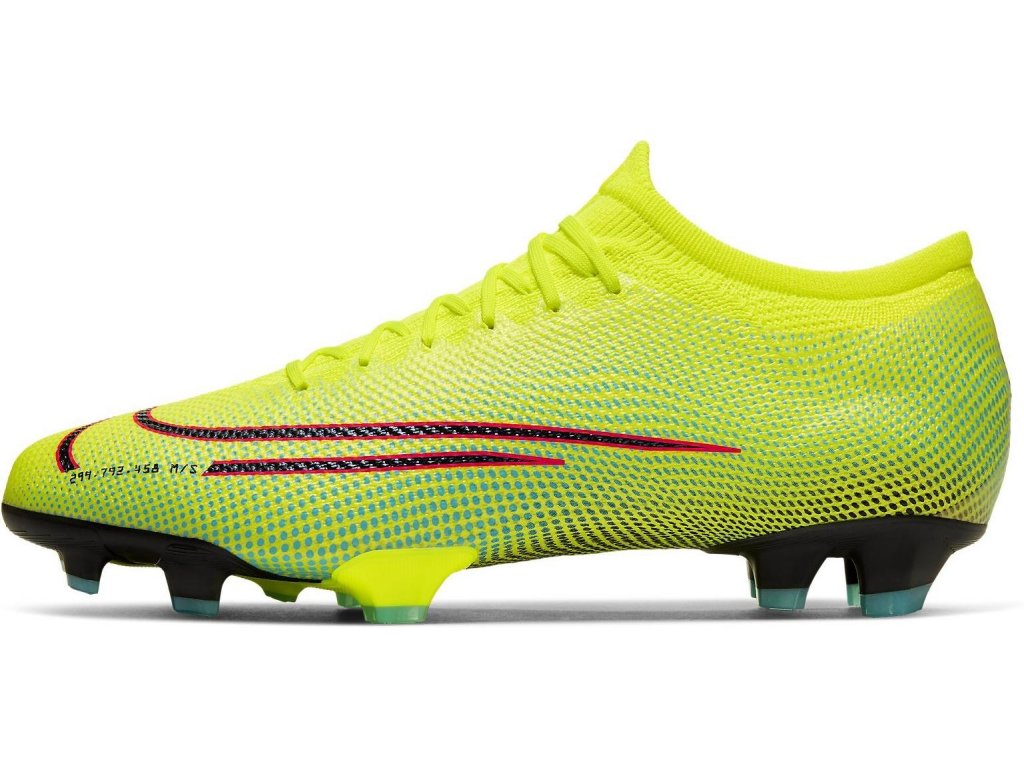 nike mercurial veloce 