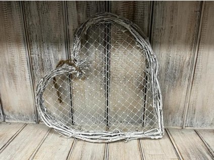 Proutěné srdce s pletivem