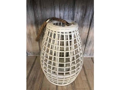 Svícen z bílého proutí