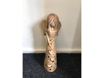 Keramický anděl hnědý - srdíčka na provázku, malý