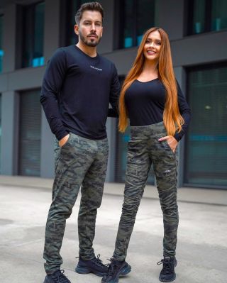 📢 MASKÁČ JE ZPĚT! 🎉💚🖤 Oblíbený materiál bavlněný maskáč máme znovu skladem – a spolu s ním i vaše oblíbené dámské kalhoty...