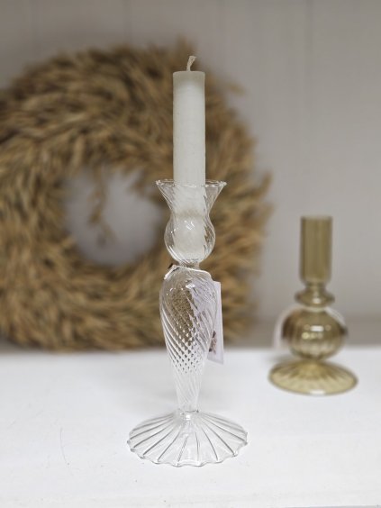 Sklenený svietnik z číreho skla