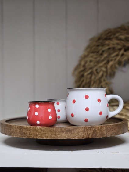 Drevený otočný etažér