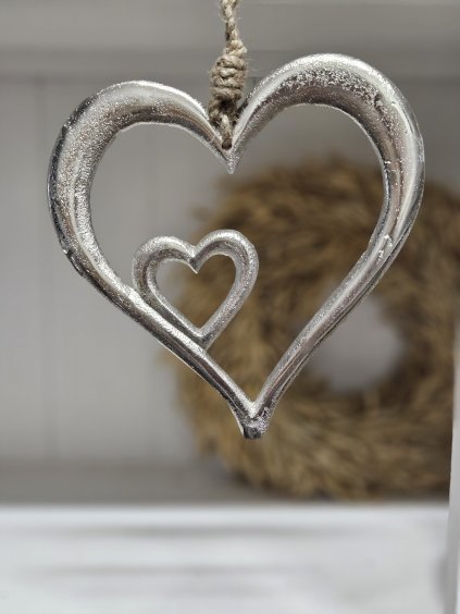 Závesná dekorácia „Srdce v srdci“ – strieborný kov