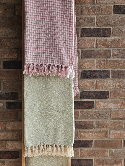 Prikrývka s ozdobnými strapcami (Farba Ružová)