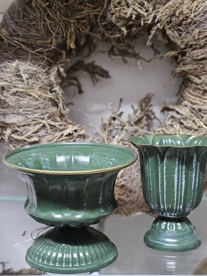 Kovová dekoratívna čaša na podstavci (Typ A ‎)