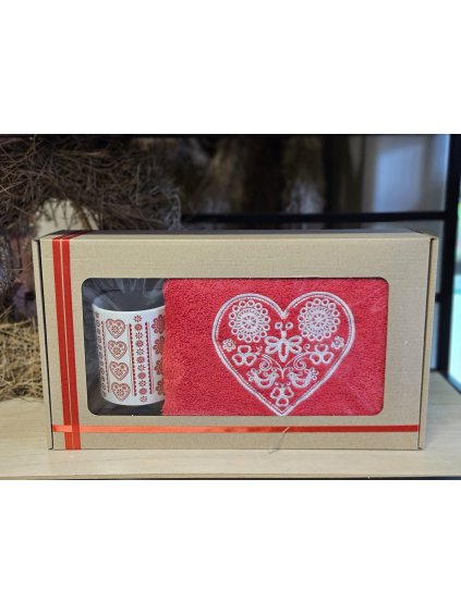 Darčeková sada – uterák a hrnček so srdiečkom (Farba Červená ‎)