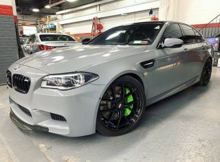 Velmi oblíbený odstín Nardo Grey na BMW M5 od kluků z @prodipper NY. Tenhle a další desítky tisíc odstínů Vám...