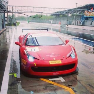 Tekutá fólie NGENCO ve vysokém lesku na Ferrari 458 Italia na okruhu v Monze. 🇮🇹 Odstín Rosso Corsa . . Our peelable...