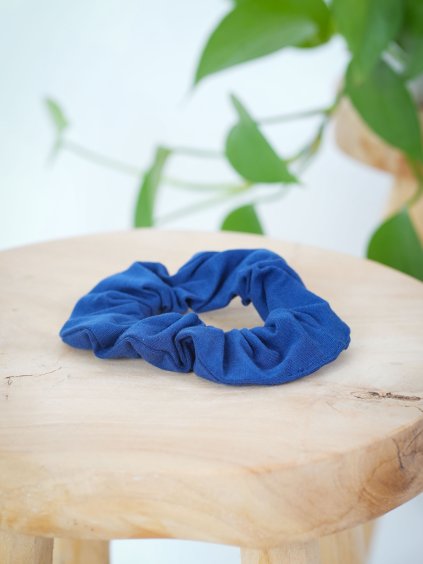 tmave modra1 scrunchie gumicka2 nicebelly