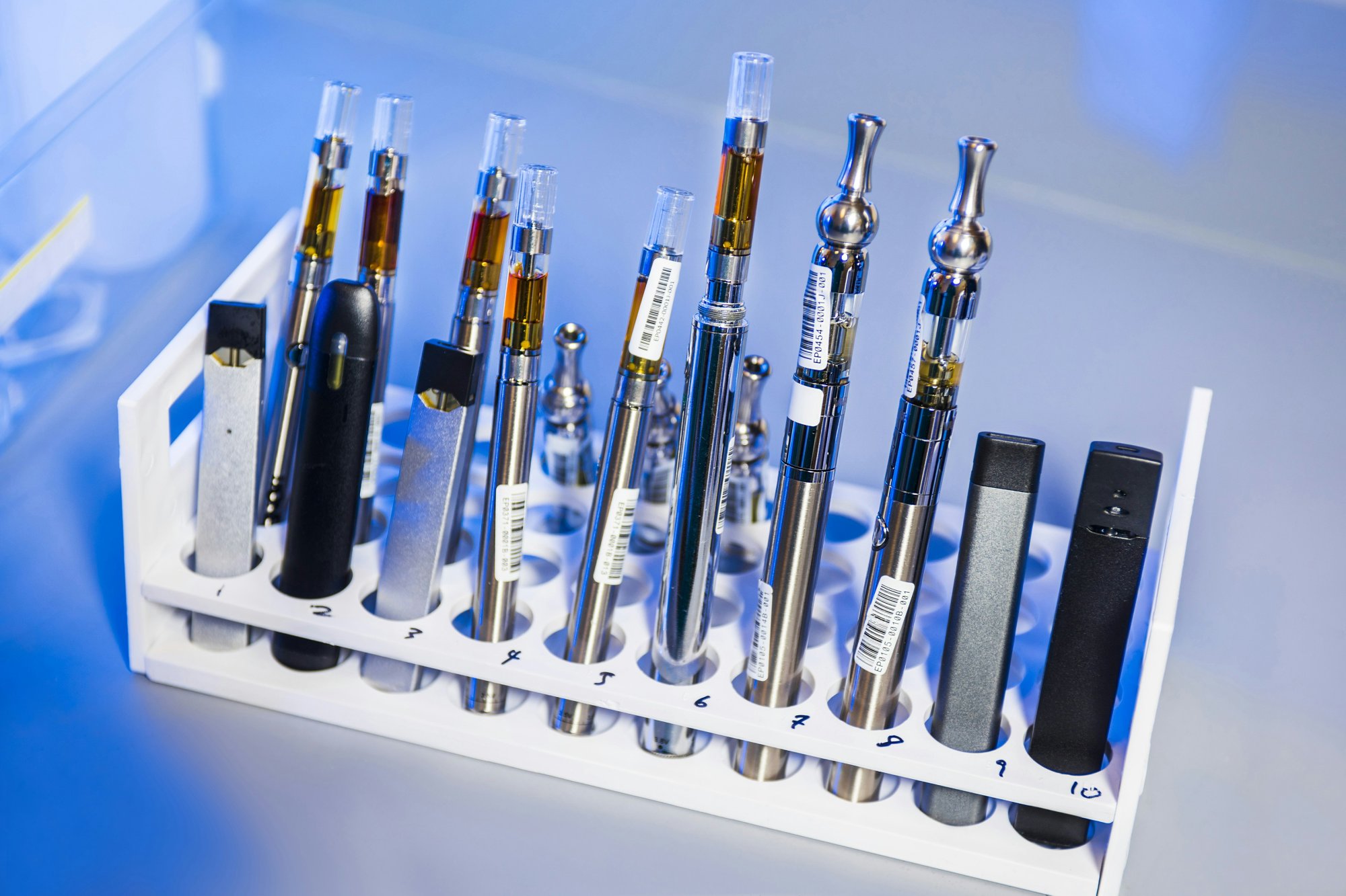 Vaping a zákony v České republice (2025): Co je povoleno a co ne?