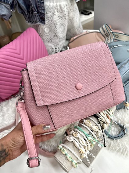 050927ED B214 4F24 8FD4 3C80A36E5ADE