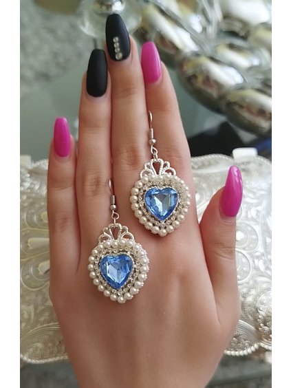 Visiace srdiečkové náušnice