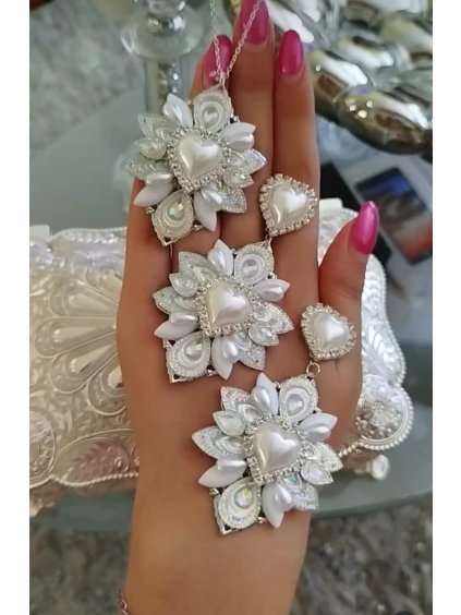 Spoločenský set s perlovým srdiečkom