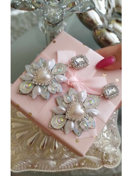 Strieborno biele náušnice s perlovým srdiečkom