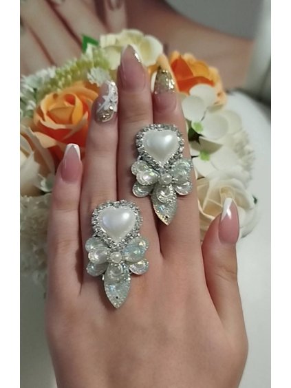 Spoločenské napichovacie náušnice