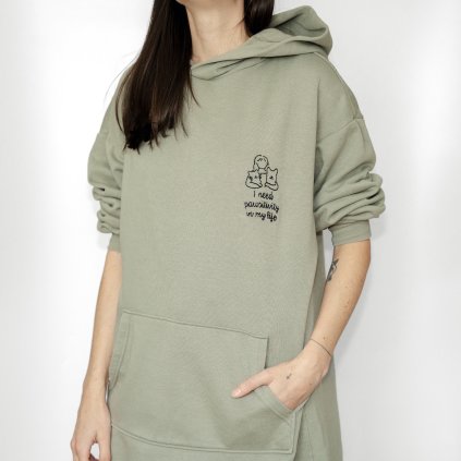 Upcyklovaná mikina I need pawsitivity in my life