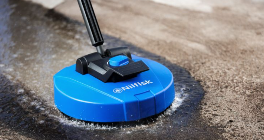 Jak správně čistit zámkovou dlažbu – Nilfisk Power Patio a vysokotlaký čistič