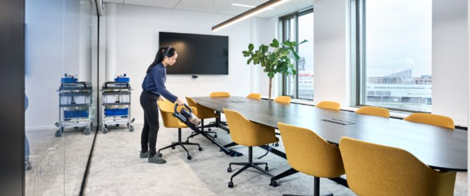 Nilfisk VU200 – Bateriový suchý vysavač pro rychlý a flexibilní úklid