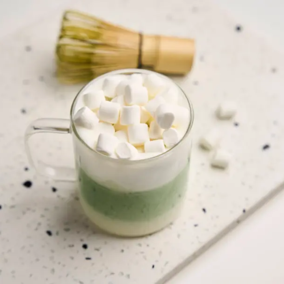 BÍLÁ ČOKOLÁDA S MATCHOU A MARSHMALLOW