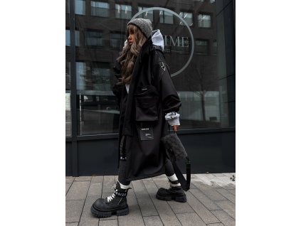 I C O N I C  R A I N C O A T