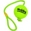 Kvalitná hračka na aport pre stredné a veľké psy Nobby tennisová lopta s lanom XL s priemerom lopty