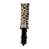 Vankúš z veľmi jemného materiálu s plyšovým chvostom a catnipom pre mačky KONG® Kickeroo žirafa