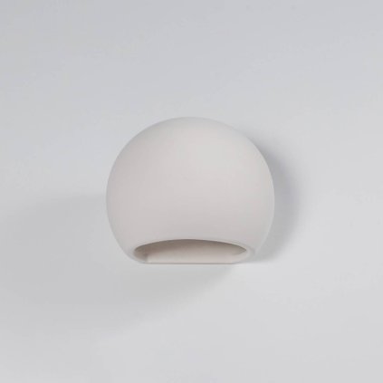 Nástenné svietidlo Globe, 1x biele keramické tienidlo