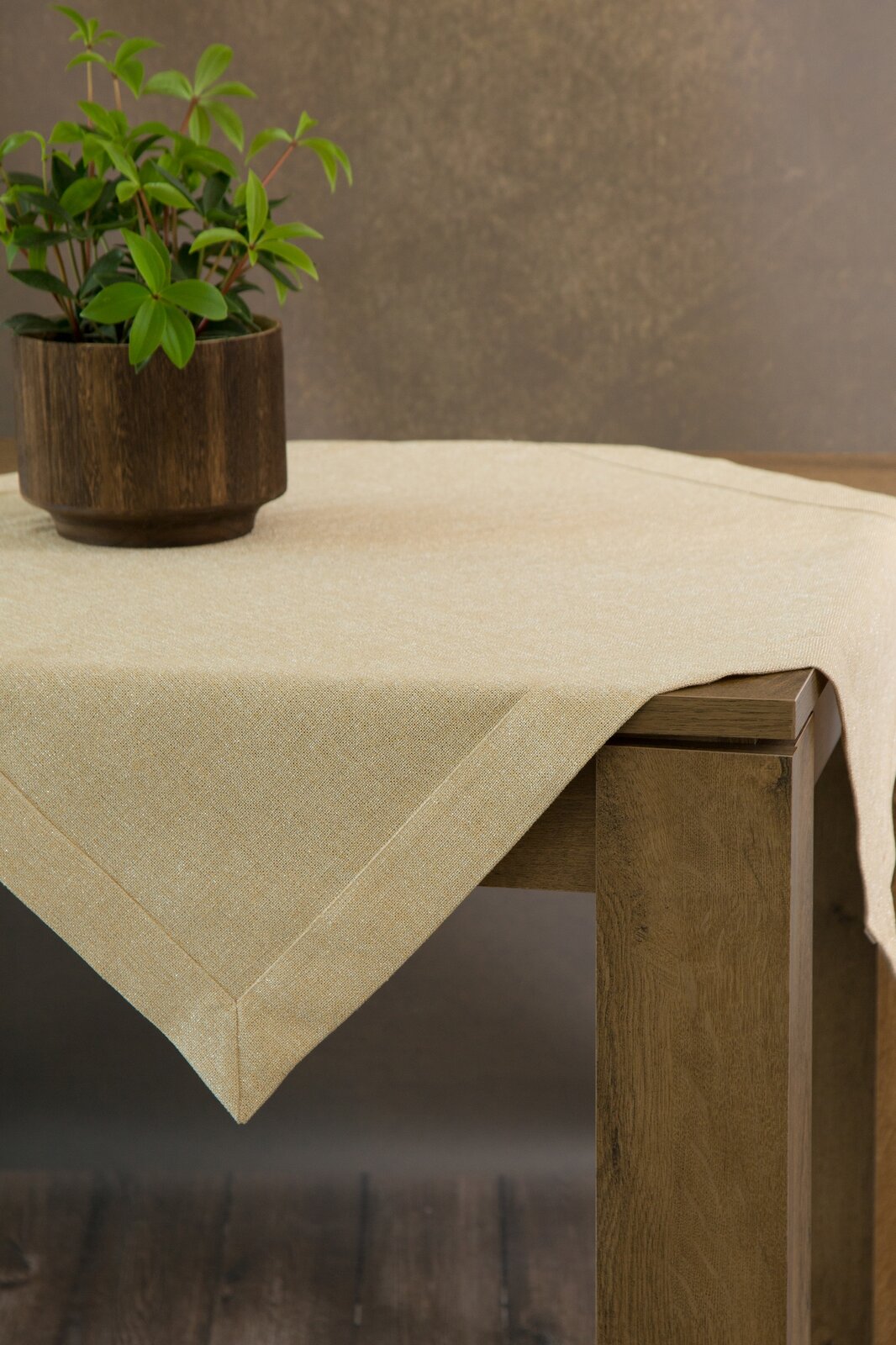 OBRUS STELLA 1 85X85 CM ZLATÝ