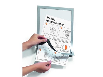 Černá samolepící magnetická kapsa A4