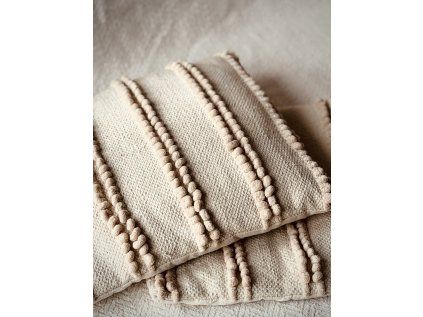 Polštář s bambulkami