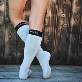 Pomalu jsme odstartovali zimní sezozu! Naše lyžařské ponožky v 5 různých barvách již na našem eshopu! www.nols.cz #nols...