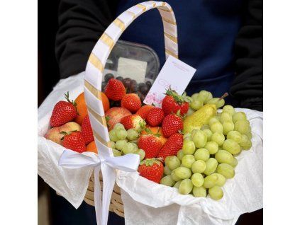 🍎 Basket with Fresh Fruits