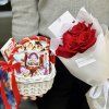 ️🍬 Kinder Basket + 5 Red Roses