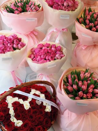 💗 Květiny, které řeknou víc než tisíc slov >>> Jemné růžové tulipány, romantické pivoňkové růže nebo luxusní koš z...