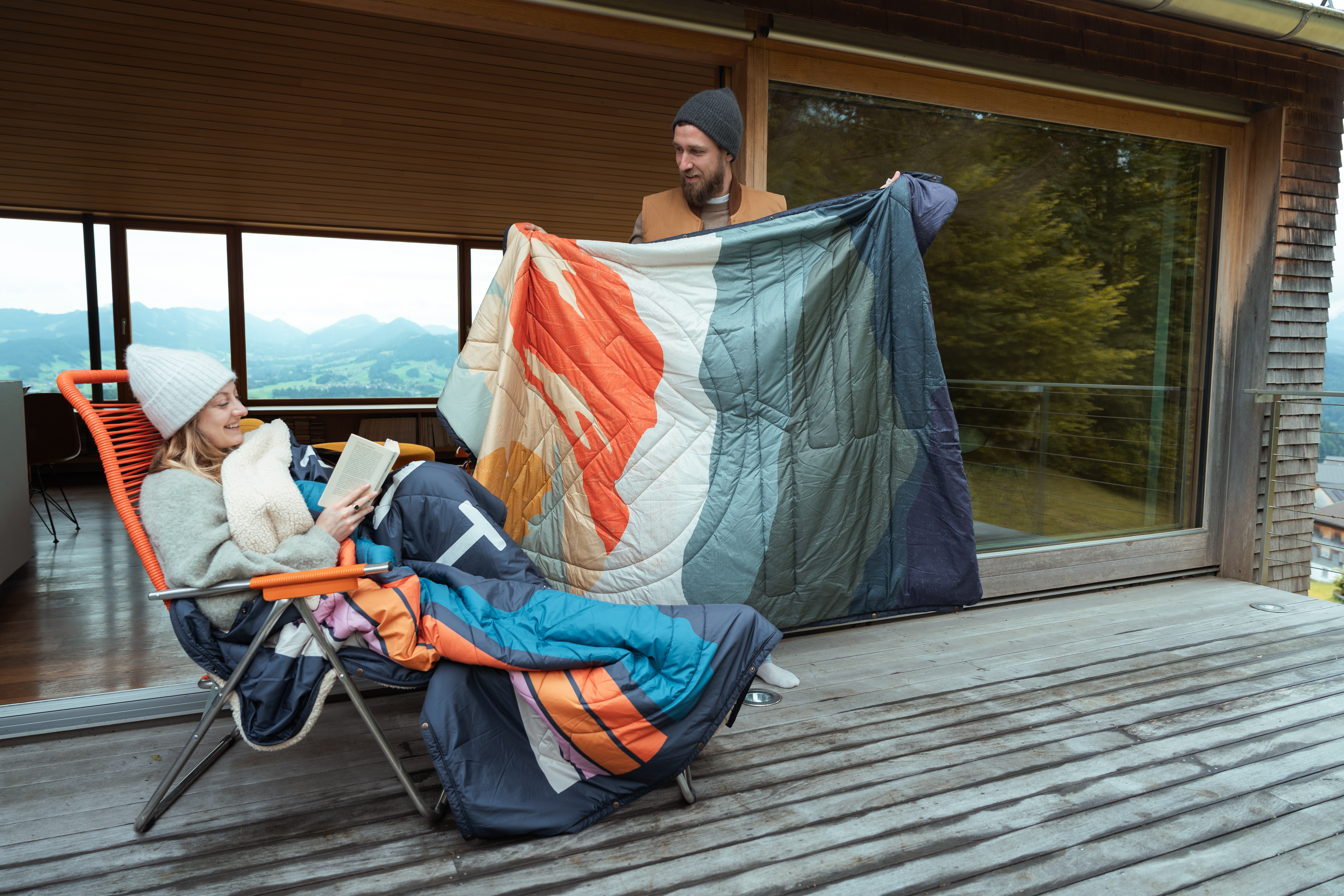 outdoorová-deka-Voited-CloudTouch-Camp-Vibes-Powder-volnočasové-aktivity