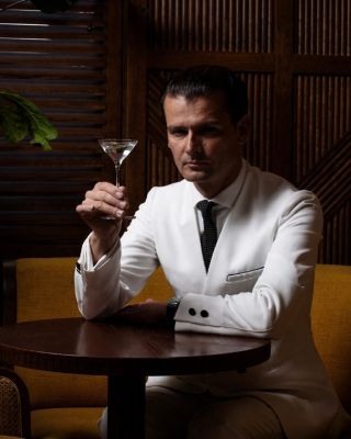 Keď sa spojí svetový barový talent a špičkové sklárske remeslo, vznikne TRIBUTE. Kolekcia pohárov navrhnutá Erikom...