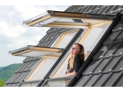 Dřevěné střešní okno Fakro 66 x 118 cm FPU-V U3 dvojsklo