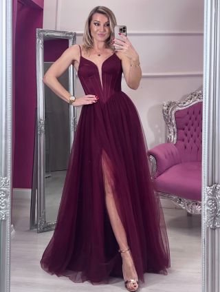 📍Nora Dresses Noce Zamky - Podzámska 28 ✨predajna spolocenskych siat✨Bordové vínové princeznovské šaty s tylovou sukňou a...