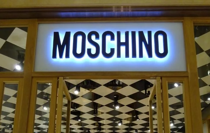 Kde sa vyrába Moschino?