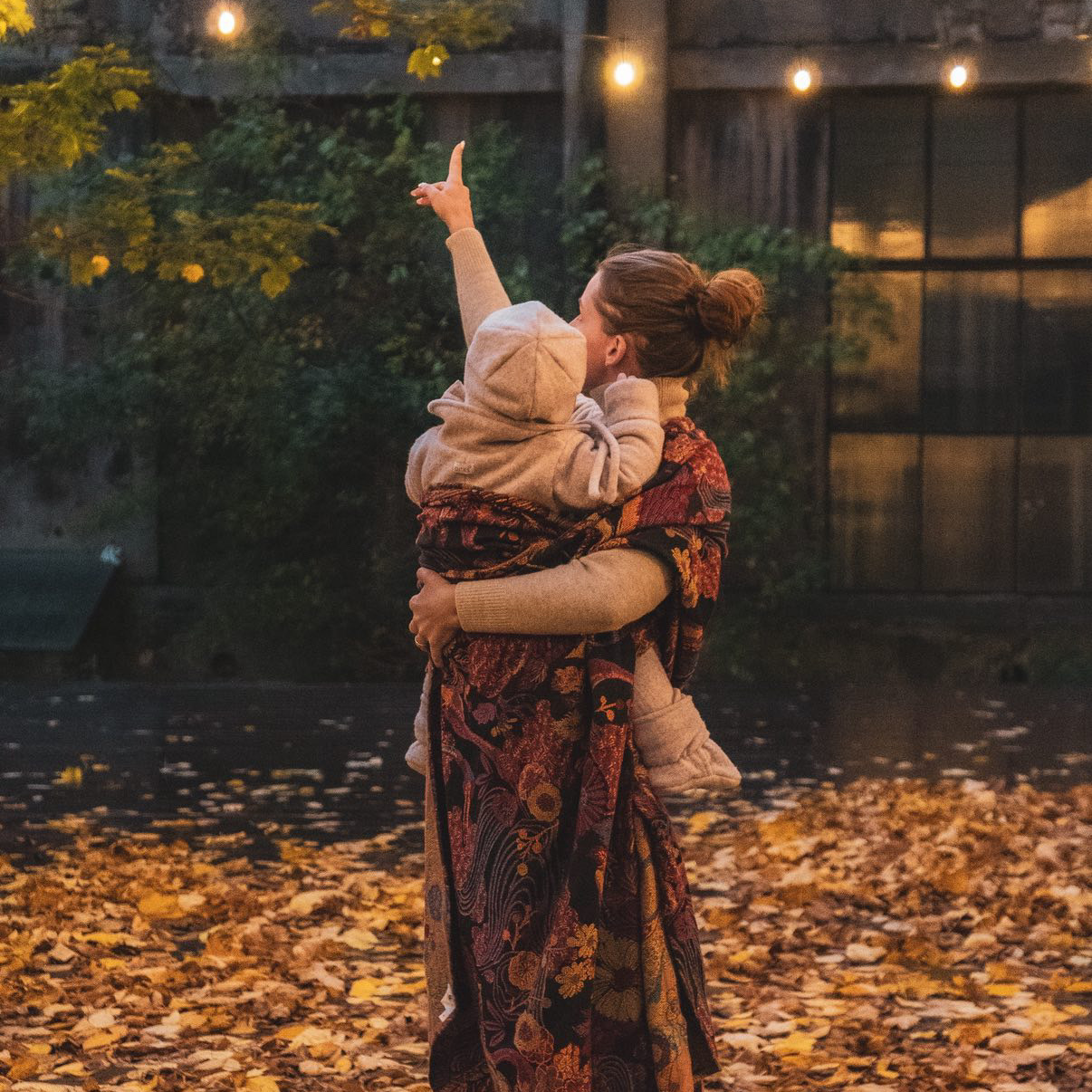 Je tady podzim: Jak obléknout dítko i sebe, aby se nám příjemně nosilo?