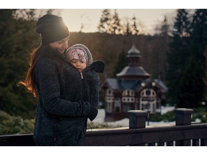 nosici svetr 2predni noseni elsa cerny