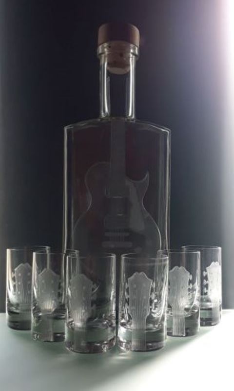 Lahev na kořalku + 6 skleniček (kytara Les Paul)