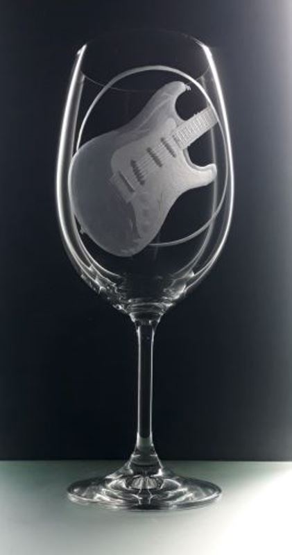 Sklenice na víno - Kytara Stratocaster (450ml)