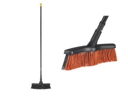 Fiskars Zahraní koště univerzální Solid M 38cm