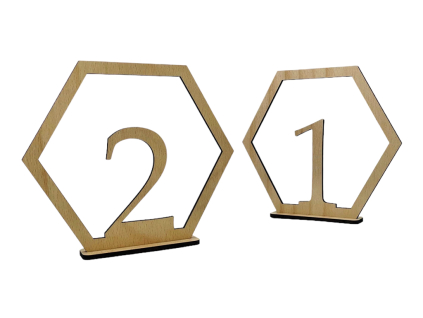 Dřevěná čísla na označení stolů hexagon